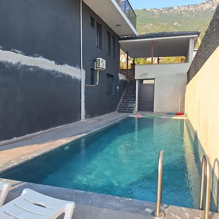 Azra Luxury With Pool For 3 People