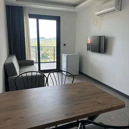 Azra Luxury With Pool For 3 People דירה