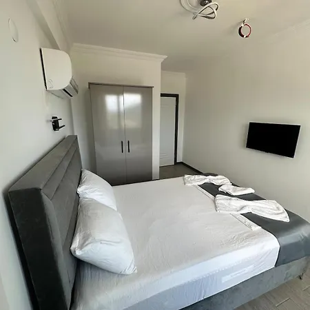 Azra Luxury With Pool For 3 People דירה *